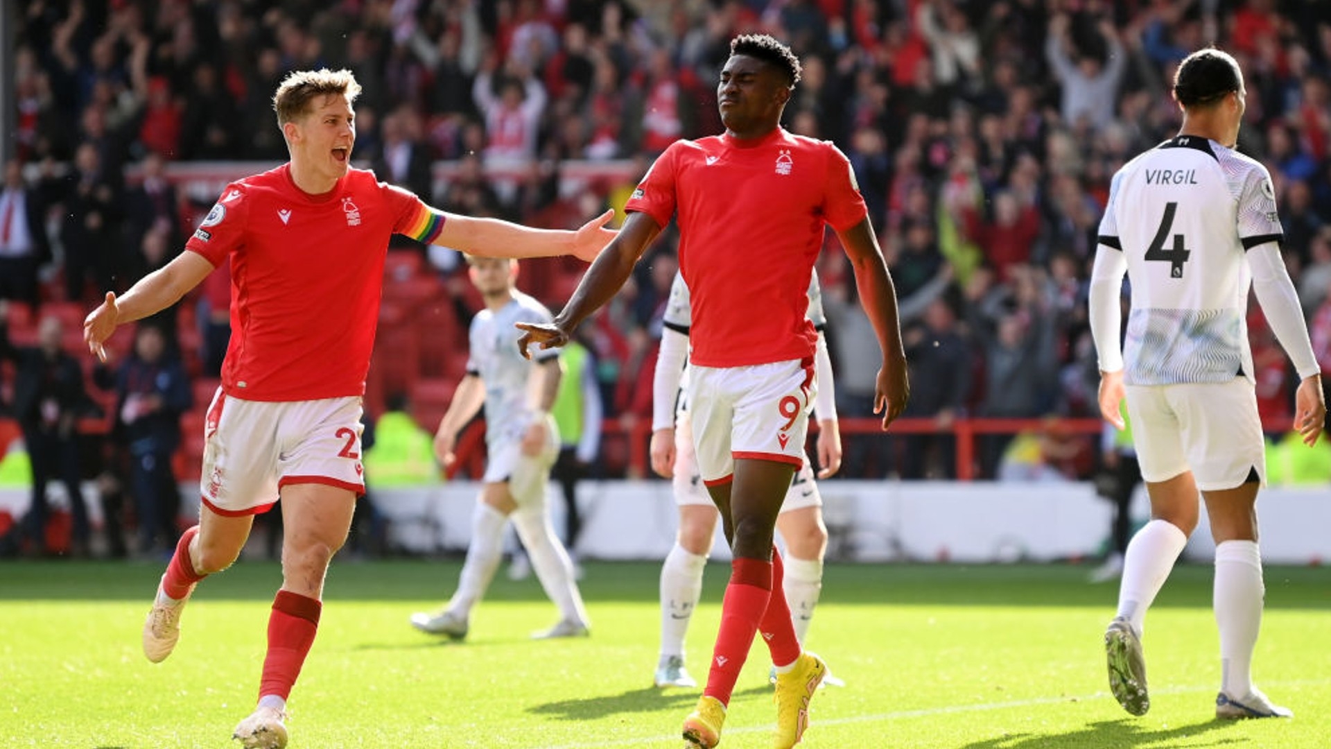 足坛谱写出 足坛谱写出